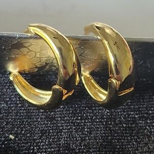 NEW Gold Tone Hoop EARRINGS